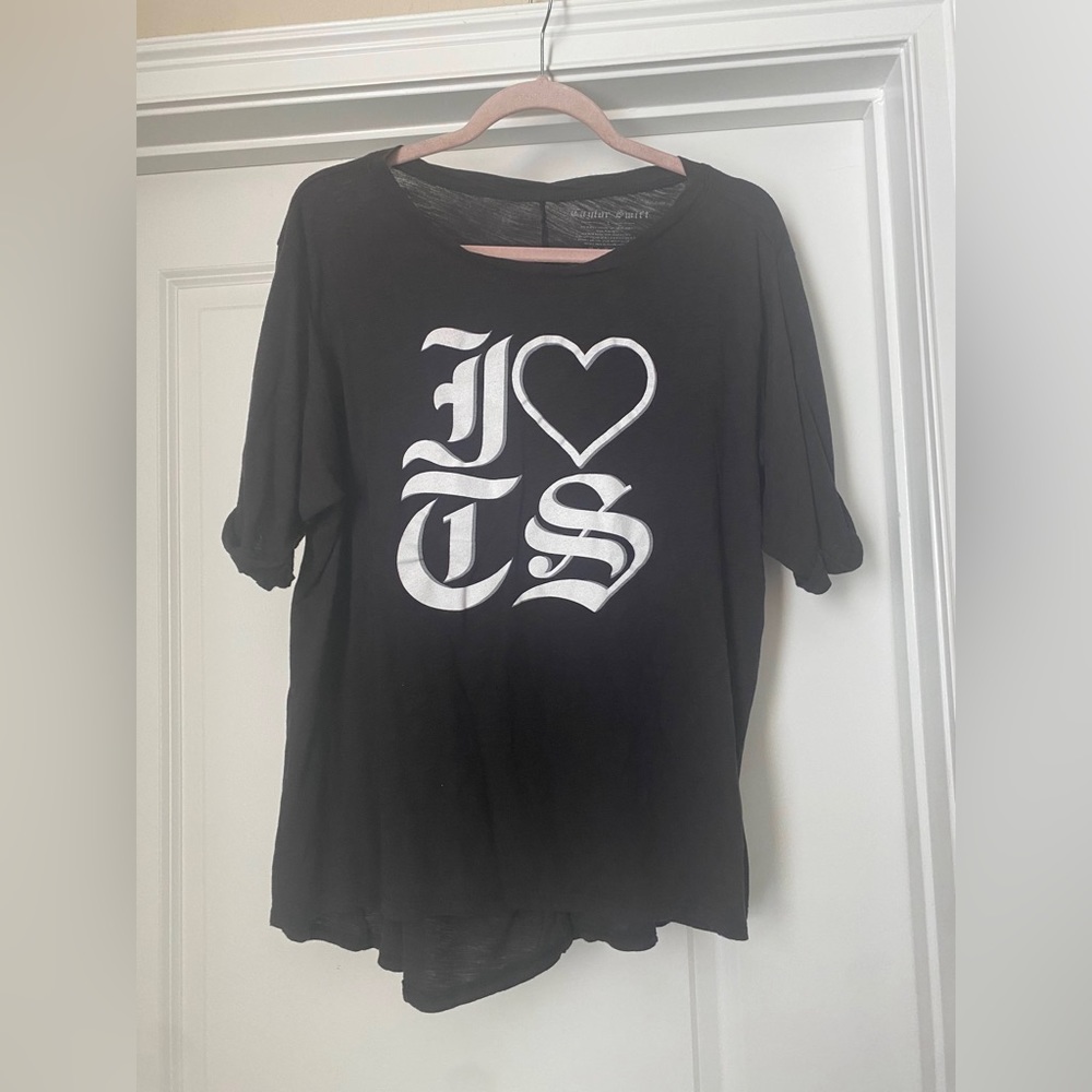 Taylor Swift “I heart TS” Tshirt